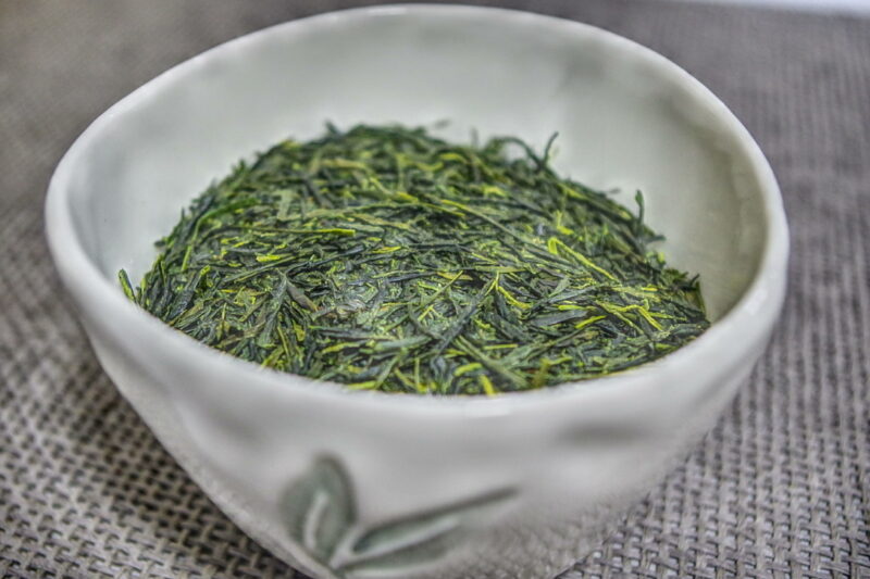 Te verde Gyokuro in tazza di porcellana